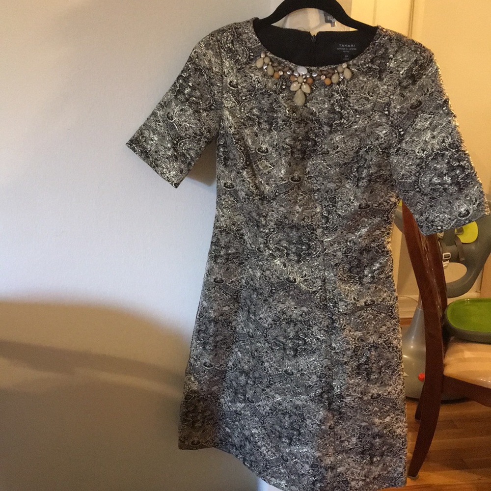 Tahari 2P
